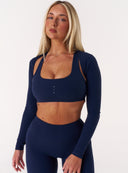 [women] Avalon is wearing S