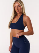 [women] Avalon is wearing M