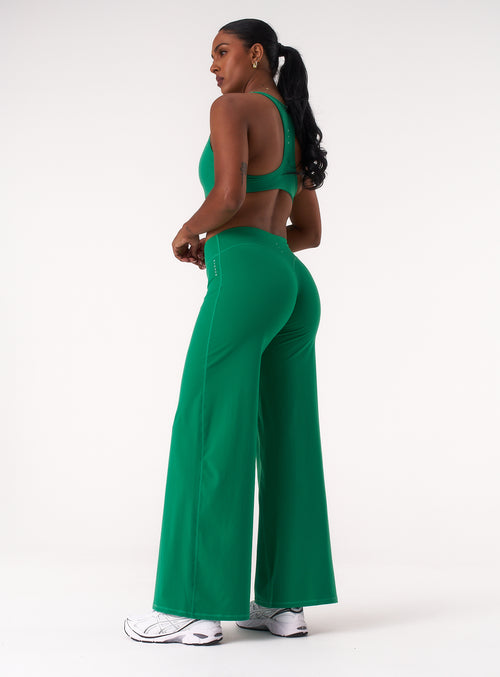 [women] Esha is 179cm wearing M