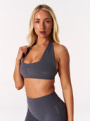 [women] Avalon is wearing S