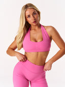 [women] Avalon is wearing S