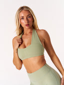 [women] Avalon is wearing S