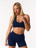 [women] Avalon is wearing S