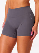 [women] Avalon is wearing XS