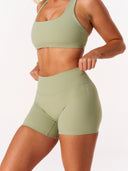 [women] Avalon is wearing XS