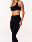 [women] V Back Invisible Scrunch Leggings Black, three-quarter detail