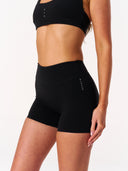 [women] Jacinta is wearing XS