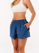 [women] Avalon is wearing XS