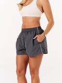 [women] Avalon is wearing XS