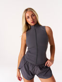 [women] Avalon is wearing S