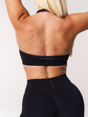 [women] Avalon is wearing S
