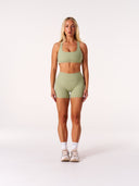 [women] Avalon is wearing XS