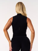 [women] Avalon is wearing S