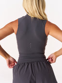 [women] Avalon is wearing S