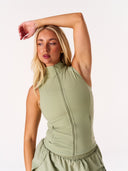 [women] Avalon is wearing S
