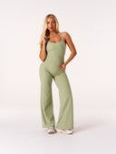 [women] Avalon is wearing S