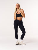 [women] Avalon is wearing S