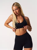 [women] Avalon is wearing S