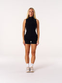 [women] Avalon is wearing S