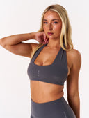 [women] Avalon is wearing S