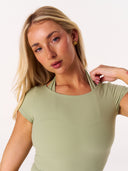 [women] Avalon is wearing XS
