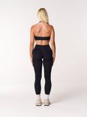 [women] Avalon is wearing S