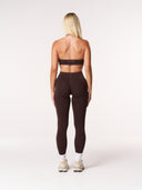 [women] Avalon is wearing S