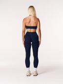 [women] Avalon is wearing S