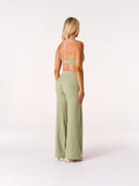 [women] Avalon is wearing S