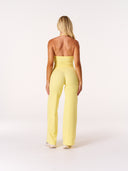 [women] Avalon is wearing S