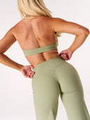[women] Avalon is wearing XS