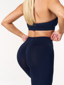 [women] Avalon is wearing S