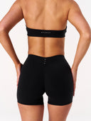 [women] Jacinta is wearing XS