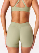 [women] Jacinta is wearing XS