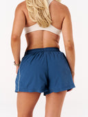 [women] Avalon is wearing XS