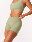 [women] Avalon is wearing M