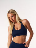 [women] Avalon is wearing S