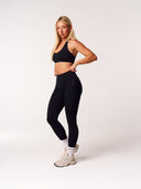 [women] Avalon is wearing S