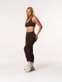 [women] Avalon is wearing S