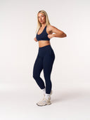 [women] Avalon is wearing S