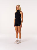 [women] Avalon is wearing XS