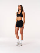 [women] Jacinta is wearing XS
