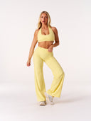 [women] Avalon is wearing S