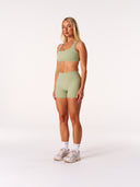 [women] Avalon is wearing M