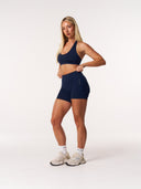[women] Avalon is wearing S