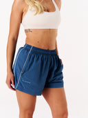 [women] Avalon is wearing XS