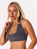 [women] Avalon is wearing S