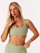 [women] Avalon is wearing M