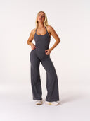 [women] Avalon is wearing S
