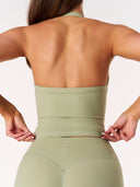 [women] Jacinta is wearing XS